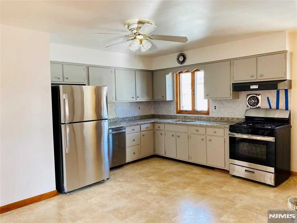 331 Capitol St - Photo 2 of 14