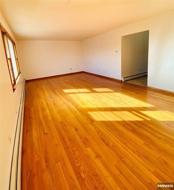 331 Capitol St - Photo 4 of 14