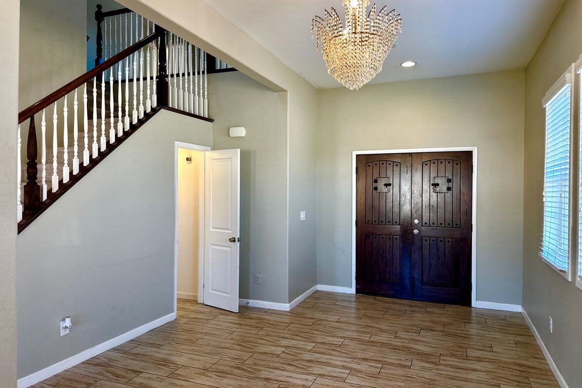 16628 Atlas Ln - Photo 7 of 39