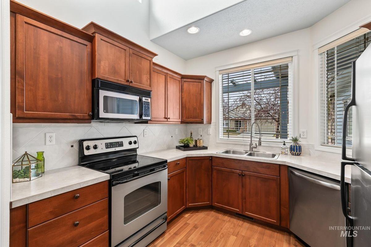 2278 S Blackspur Way - Photo 2 of 15
