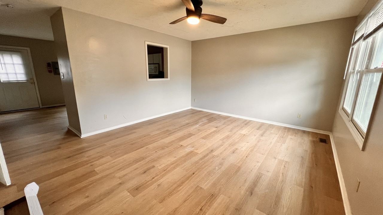 1383 W Allen St #B3 - Photo 2 of 18