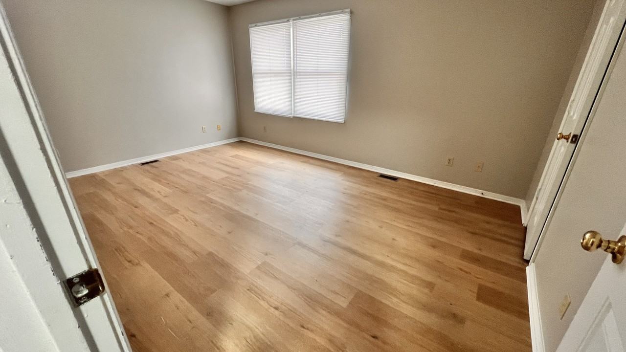 1383 W Allen St #B3 - Photo 3 of 18