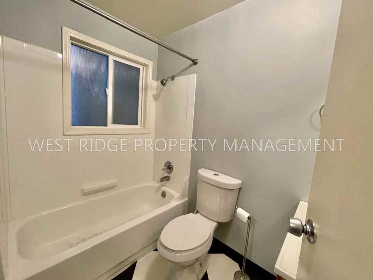 133 Nw Trinity Pl #2 - Photo 2 of 15