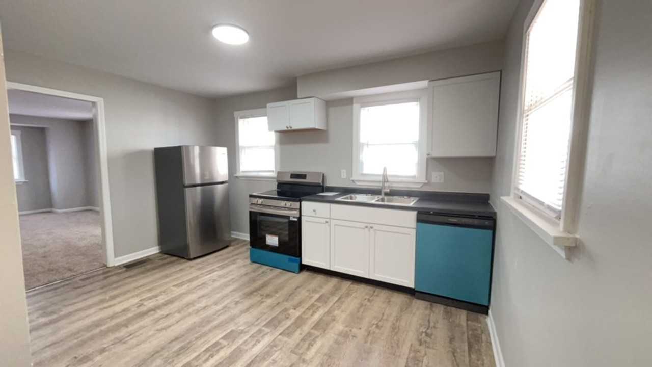 2302 S Hackley St - Photo 3 of 9