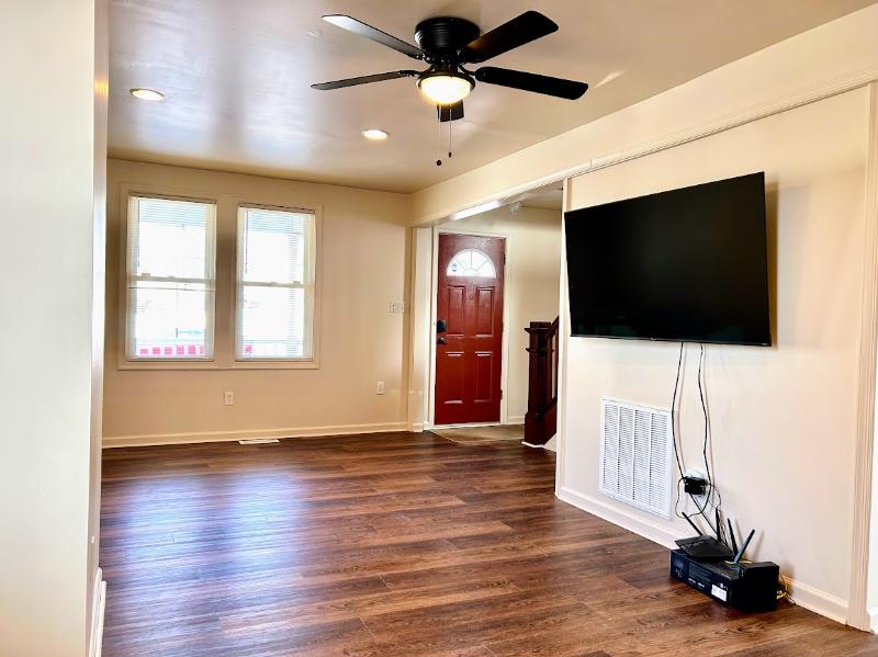 118 W Potomac St - Photo 6 of 10