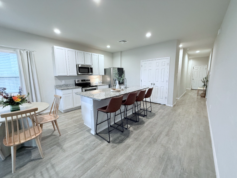 518 Pleasanton Way - Photo 4 of 30