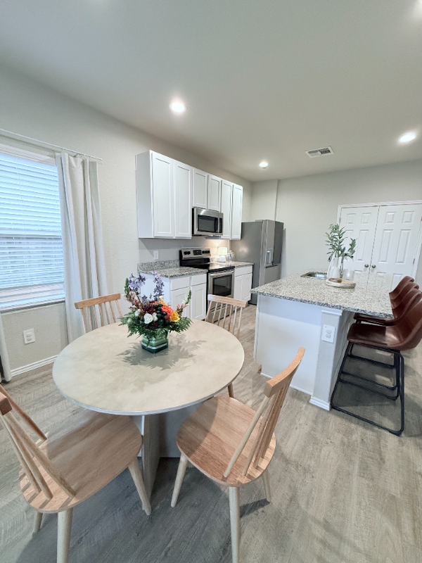 518 Pleasanton Way - Photo 5 of 30