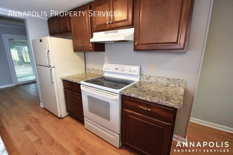 920 Bank St - Photo 2 of 22