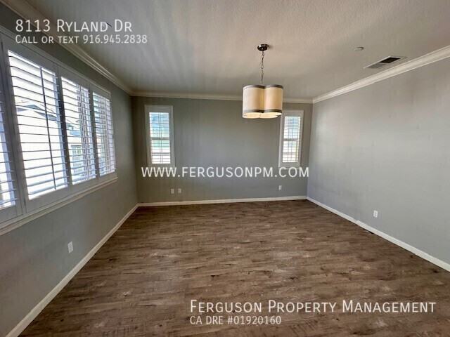 8113 Ryland Dr - Photo 4 of 27