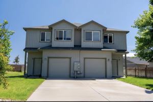 featured image of 2454 Nw 8th St #1