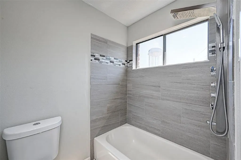 911 Montview Dr - Photo 3 of 20