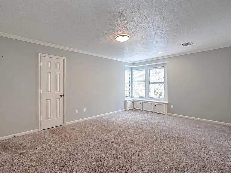 911 Montview Dr - Photo 5 of 20