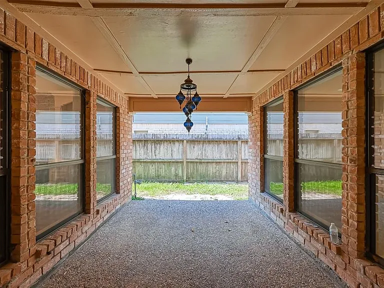 911 Montview Dr - Photo 6 of 20