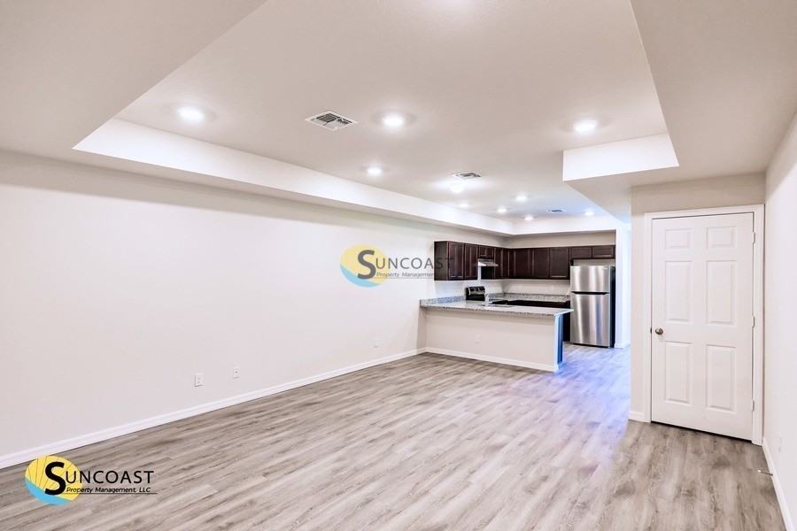 139 Lomond Dr - Photo 3 of 16