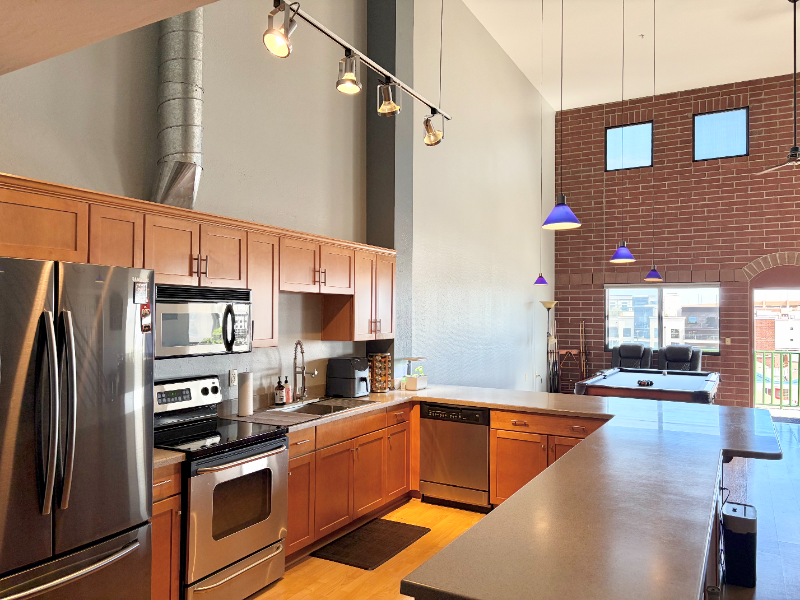 424 S 2nd St #402 - Photo 2 of 10