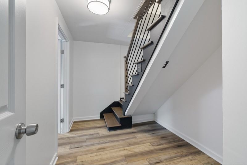 142 Wanda Ave - Photo 7 of 13