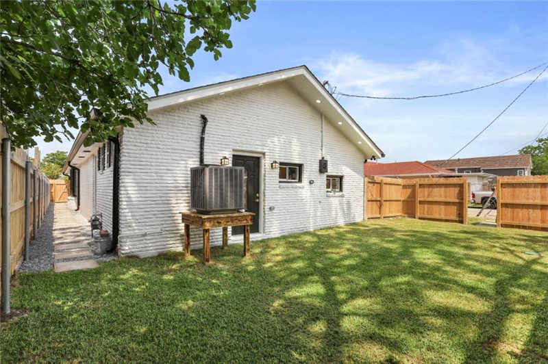 2200 Carnot St - Photo 4 of 17