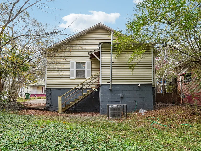 562 Grant St Sw - Photo 2 of 12