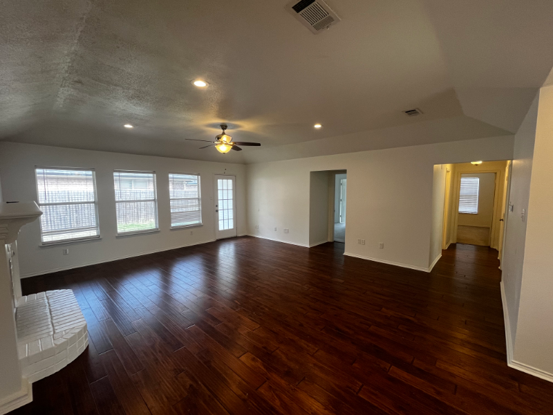 701 Stonebrooke Dr - Photo 2 of 33