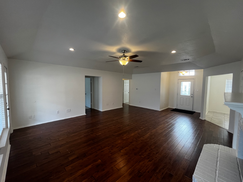 701 Stonebrooke Dr - Photo 4 of 33