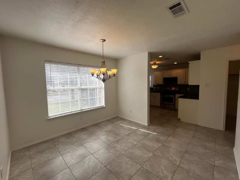 701 Stonebrooke Dr - Photo 5 of 33