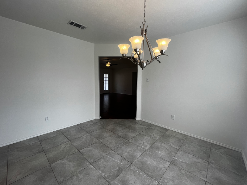 701 Stonebrooke Dr - Photo 6 of 33