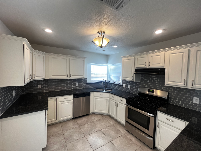 701 Stonebrooke Dr - Photo 7 of 33