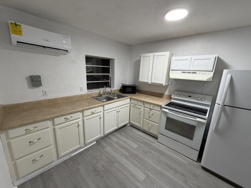 4015 Silver Sands Rd #B - Photo 5 of 8