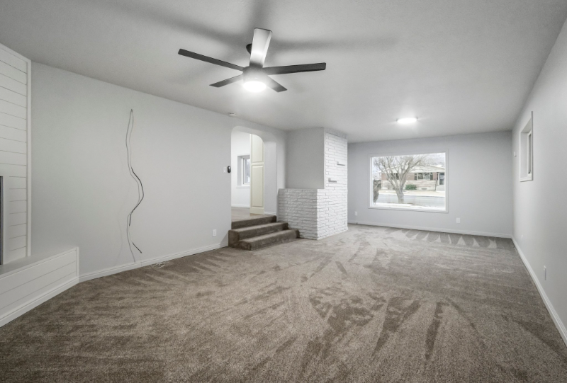 445 Ne. - Photo 2 of 20