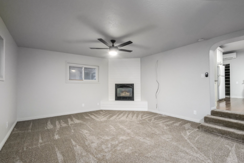 445 Ne. - Photo 3 of 20