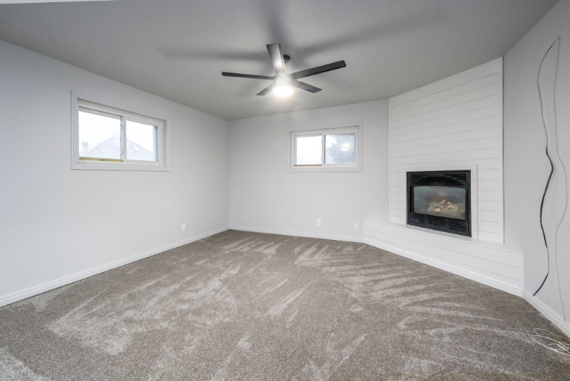 445 Ne. - Photo 4 of 20