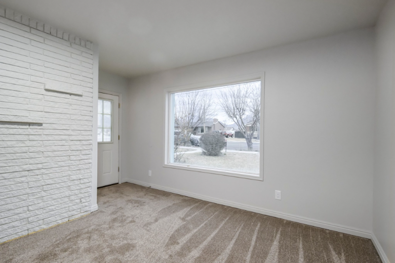 445 Ne. - Photo 5 of 20