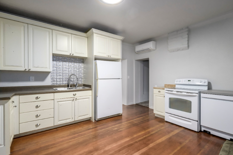 445 Ne. - Photo 7 of 20