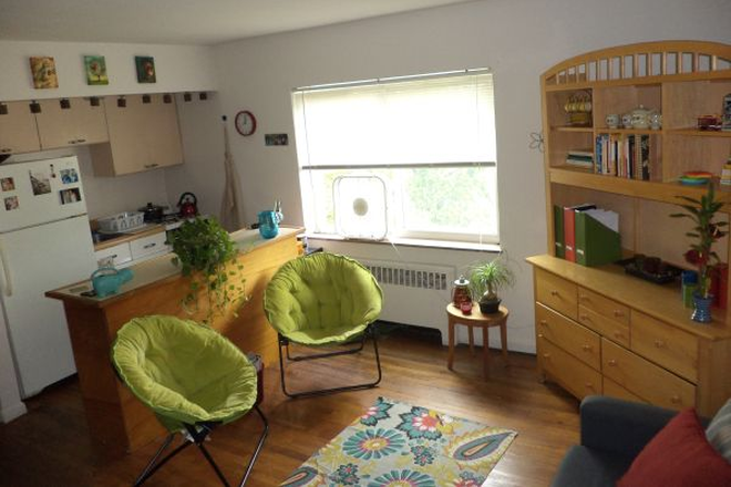 413 Volkert Pl #3 - Photo 2 of 5