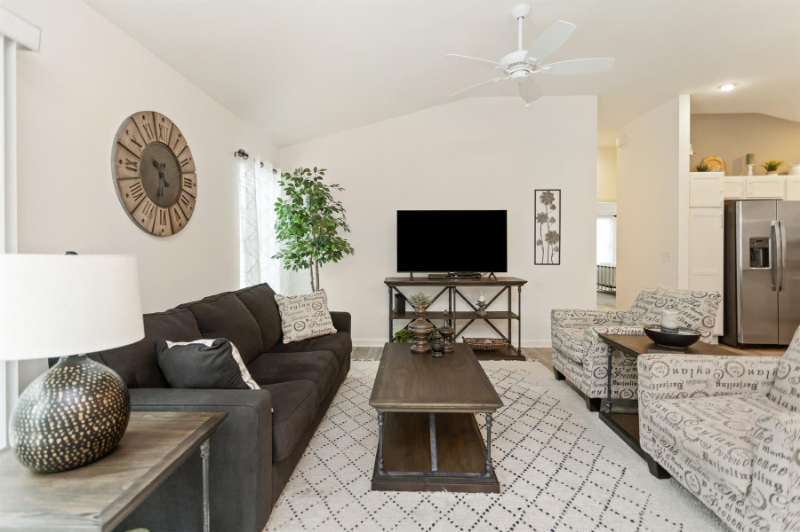 5745 Gillespie Ln - Photo 7 of 16