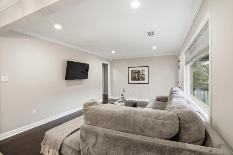 1373 Benteen Way Se - Photo 5 of 9