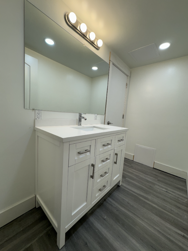 583 Nw - Photo 2 of 2