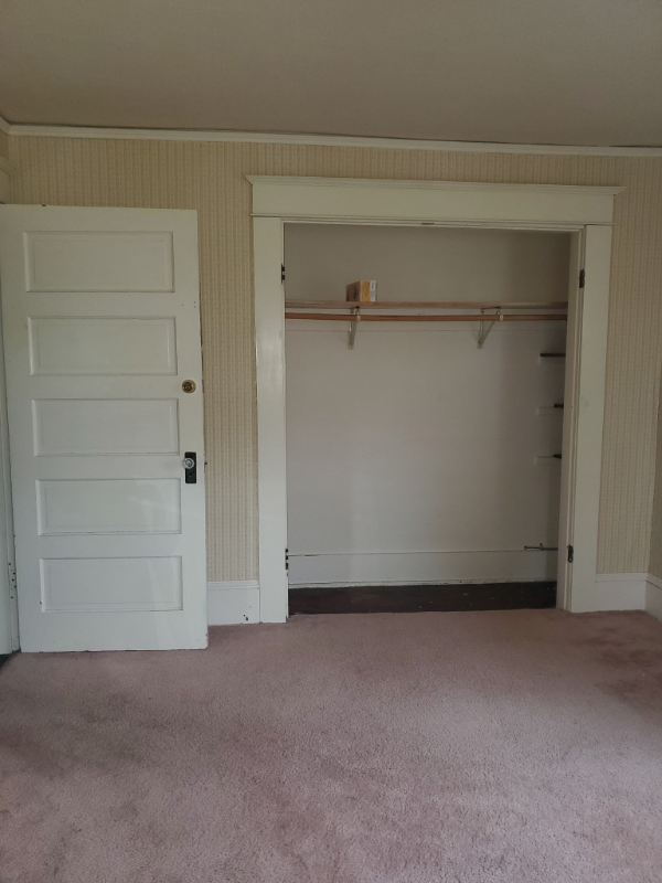 555 N Broadway St - Photo 2 of 10