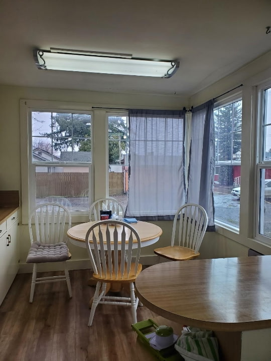 555 N Broadway St - Photo 3 of 10