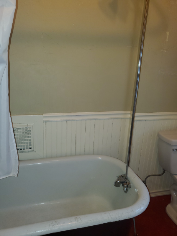 555 N Broadway St - Photo 5 of 10