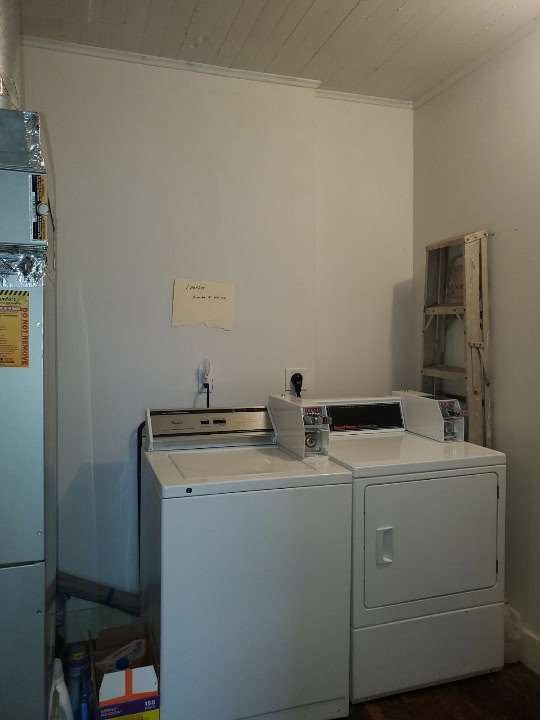 555 N Broadway St - Photo 7 of 10