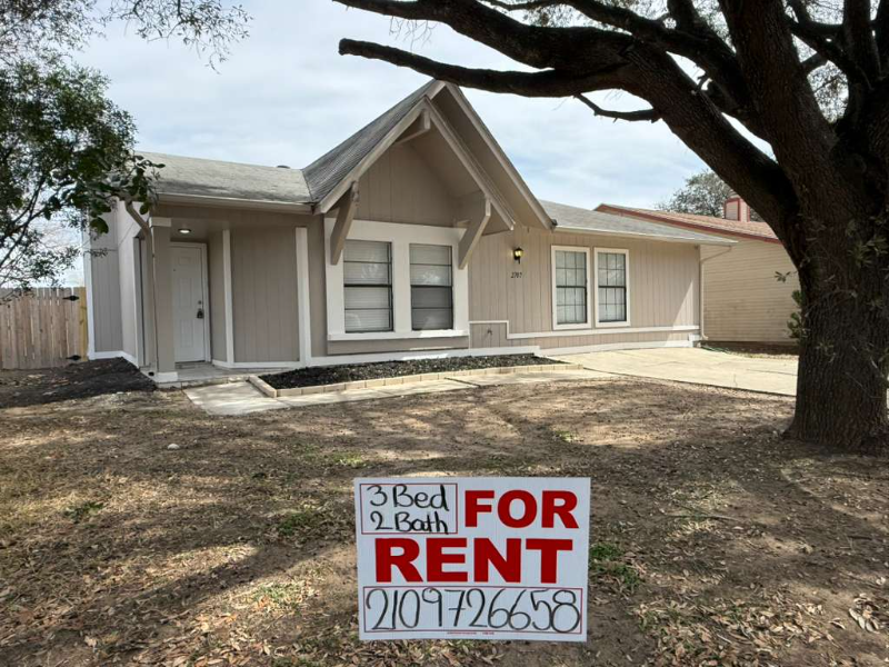 2707 Alan Shepard Dr - Photo 2 of 17