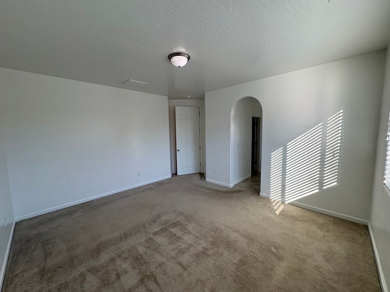 3633 W Harold Ave - Photo 4 of 36