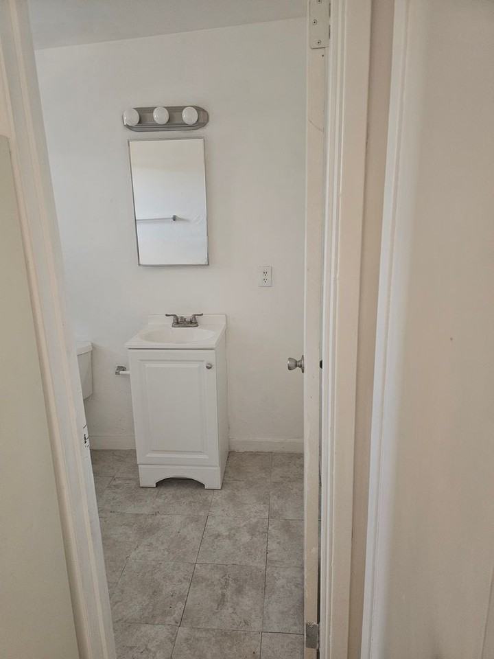 Oakwood Terrace Apartments - Photo 6 of 7