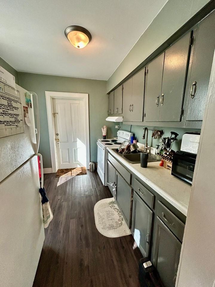 1127 E 3rd Street - Photo 6 of 23