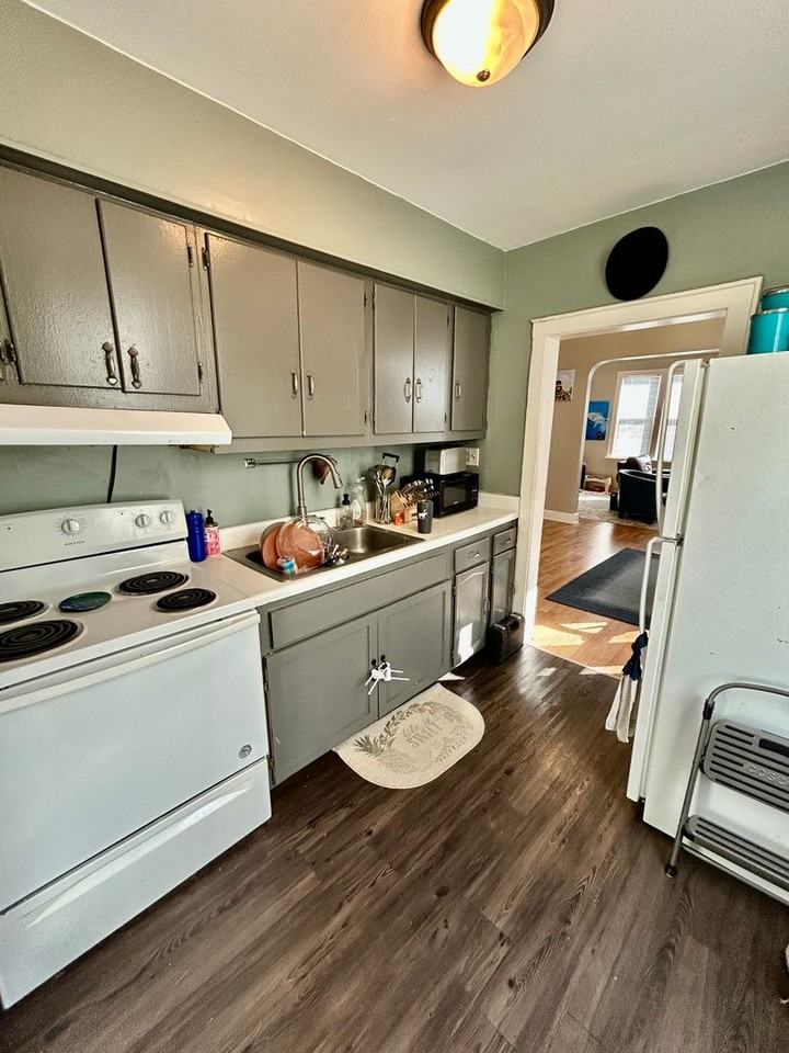 1127 E 3rd Street - Photo 7 of 23