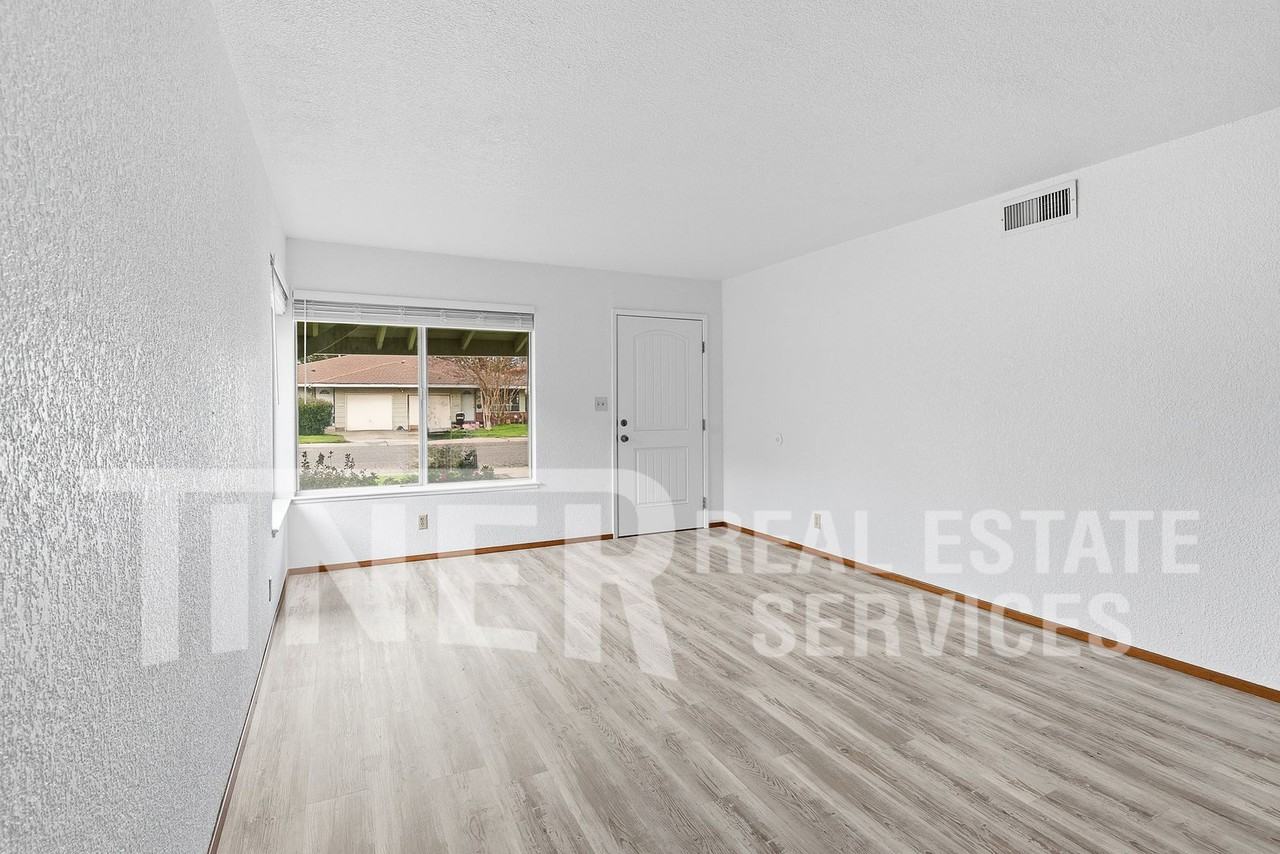 2304 Villanova Cir - Photo 2 of 23