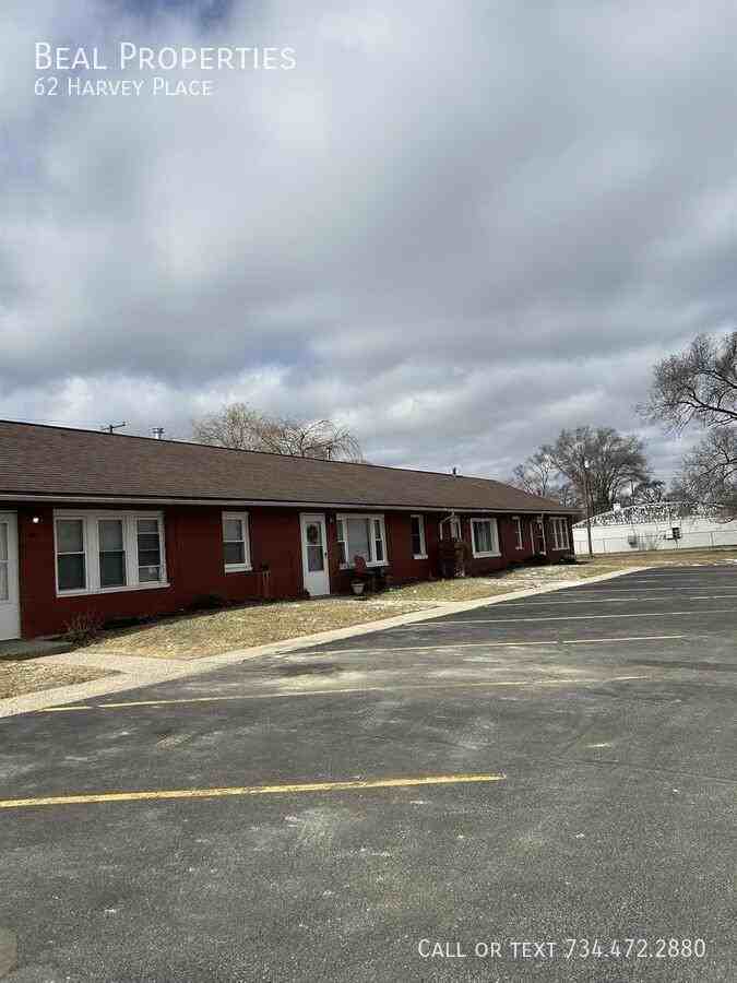 62 Harvey Pl - Photo 3 of 16