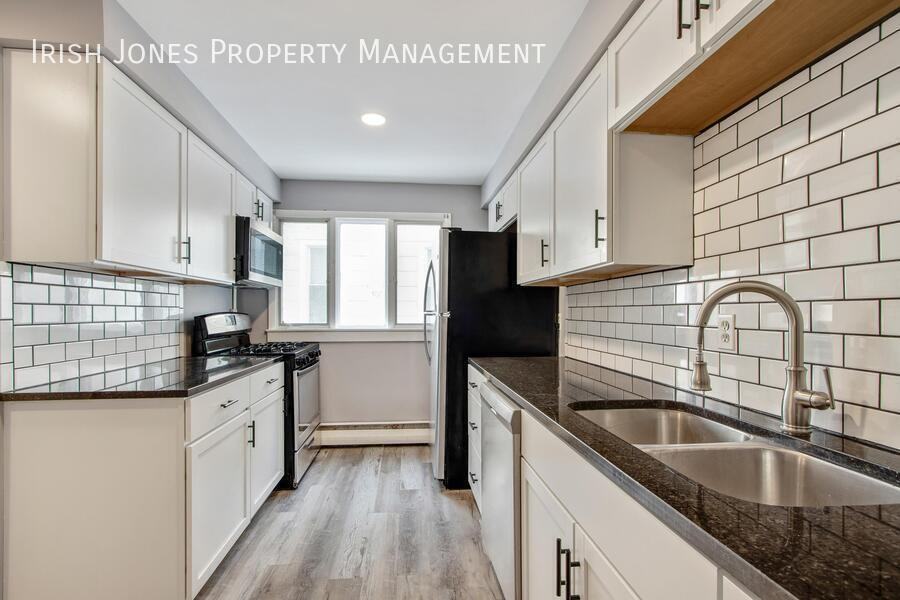 796 Columbus Pkwy - Photo 3 of 14