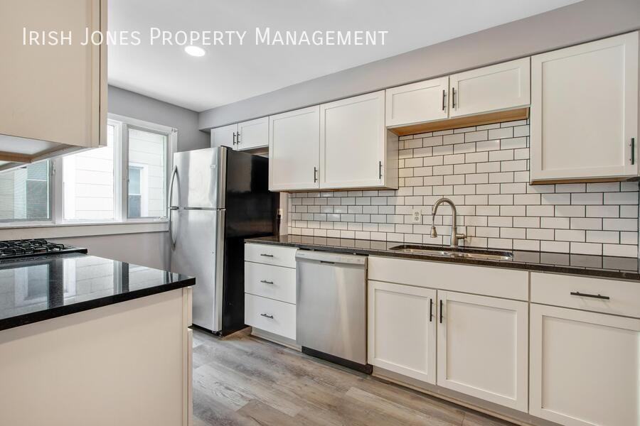 796 Columbus Pkwy - Photo 4 of 14